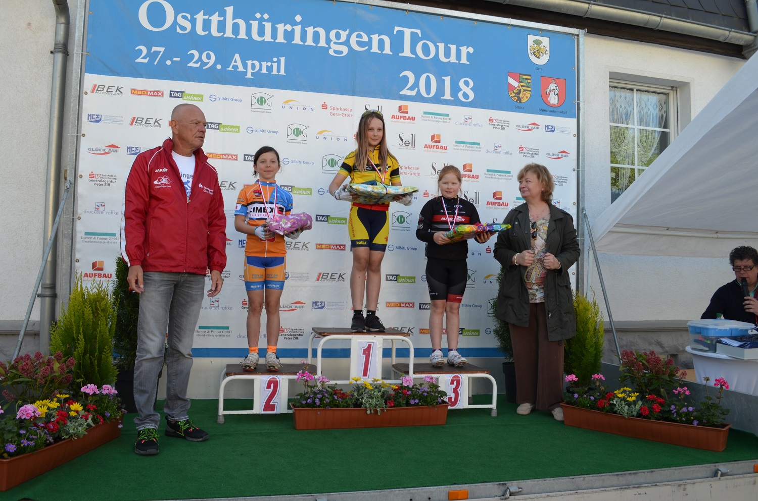 Siegerehrung Strassenrennen Münchenbernsdorf, Lisa wurde 1. in der U11w